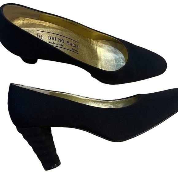 Bruno Magli Vintage Pumps Black Matte Fabric & Unique Heel Italian Sz 7 N - Picture 1 of 12